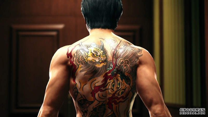 九目妖新闻 《刺青男惹火女友爸爸》